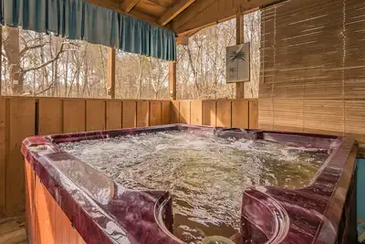 Image de Le théâtre de Jack et Jill. Parfait pour une lune de miel ou une escapade en famille! Hot tub, tous un niveau!