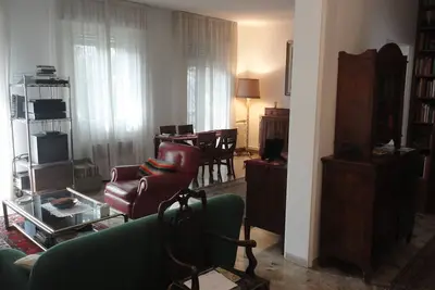 Image de Bel appartement élégant situé dans le centre historique, quartier résidentiel