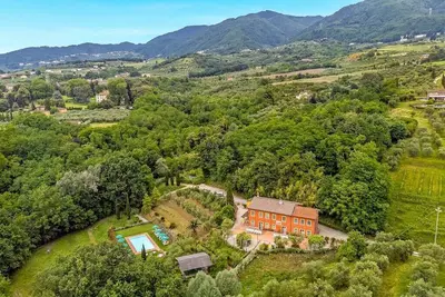 Image de 8 bedroom Tuscany villa with pool