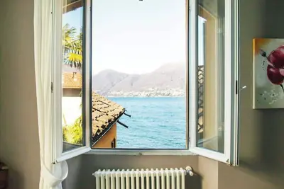 Image de Stylish 2 bedroom lakeside apartment