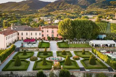 Image de 11 bedroom villa in Tuscany with pool