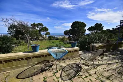 Image de Vue sur mer et port. Mont Saint Clair. Maison de caractère. 10 personnes.