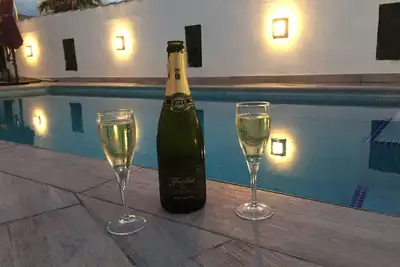 Image de magnifique villa avec piscine privée et a 2 min a pied de la mer! ! !