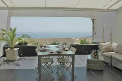Image de T2 vue mer exceptionnelle, grande terrasse, résidence de standing avec piscine