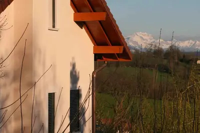 Image de Villa Savoye (Chessenaz), jardin, balcon, près d'Annecy, Genève. Calme.