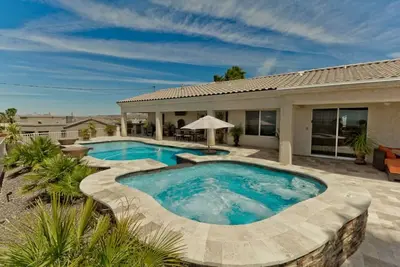 Image de Gorgeous Lake View Home Sleeps 8