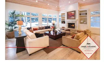 Image de Spacieuse maison de luxe de 5 chambres, à 3 pâtés de maisons de la télécabine