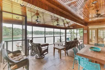 Image de Keowee Waterfront Vacation Home - Escapade familiale de 9 chambres