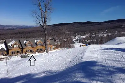 Image de Maison de ville haut de gamme Ă skis et Ă skis Timbers avec un emplacement et des vues fantastiques!