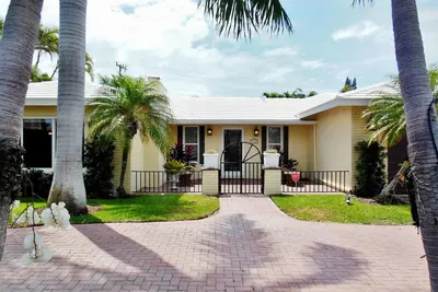 Image de 4/2 Pool Home. Tropical, privé, courte promenade de la plage / Restrnts, classé 5 étoiles! !
