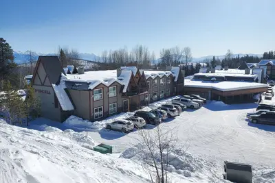 Image de Condo Ski-In Ski-Out À Kimberley, Dorme 7, 30 Secondes Au Golf De Trickle Creek!