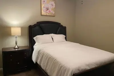 Image de Spacieux condo 1 chambre / 1 salle de bain dans les bois