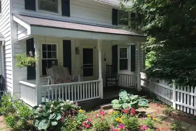 Image de 1840 Village Farmhouse with Modern Comforts
