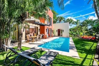 Image de Piscine privée, 3 chambres à coucher, récemment rénovées. 8 personnes