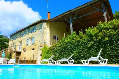 Image de Grange magnifiquement convertie Dans un endroit paisible et magnifique avec piscine privée.