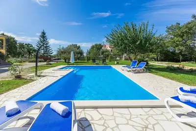 Image de Oasis de calme au coeur de l'Istrie. Appartement avec piscine pouvant accueillir jusqu'à 5 personnes.