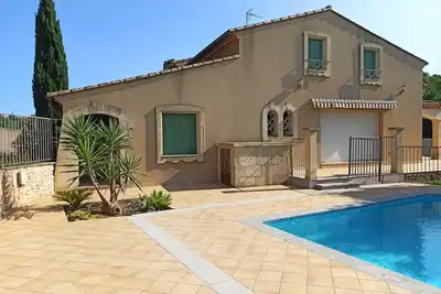 Image de Maison toute équipée avec piscine aux portes de la garrigue jusqu'à 12 couchages