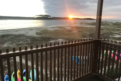 Image de Magnifique condo en bord de plage, profitez de la vue sur l'océan et l'île, unité 5-C au 2e étage