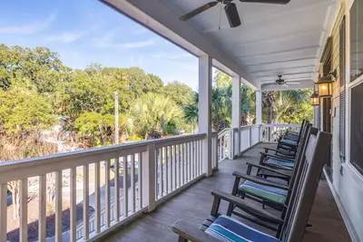 Image de Charleston Coast Vacations \"Moore to Life\" ~ Superbe maison loin de chez soi ~ Situé au cœur de Folly Beach