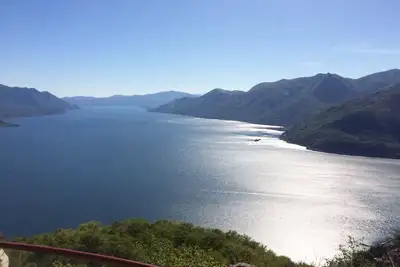 Image de Bel appartement avec jardin dans une position panoramique surplombant le lac Majeur