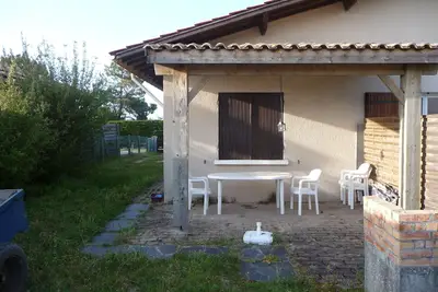 Image de appartement T2 mitoyen dans villa, quartier sud de lacanau. 300 m. plage