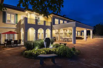 Image de Domaine PRIVÉ De 1 500 M² ~ Piscine intérieure \/ HotTub-Big Lakeview-Terrain de tennis-Théâtre-Sdc