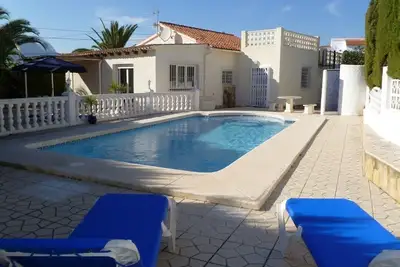 Maison de vacances avec piscine privée dans un endroit tranquille