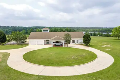 Image de Domaine - 9 chambres + 2 dortoirs (37 couchages) Vues imprenables sur le lac