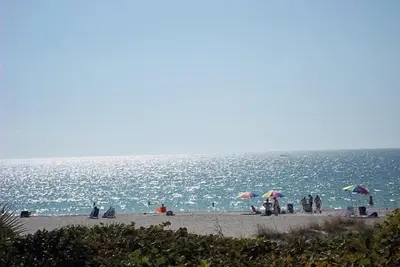 Image de Condo de luxe en bord de mer avec ascenseur