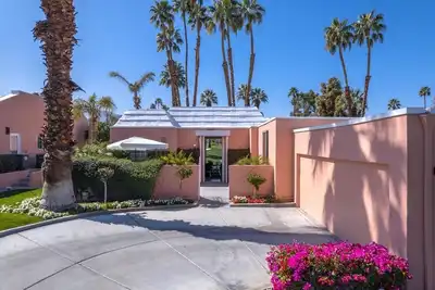 Image de Hollywood Regency Style avec une vue imprenable