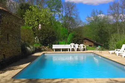 Image de Chalet pour 5 (1 grande chambre adulte + couchages enfants en mezzanine)-piscine