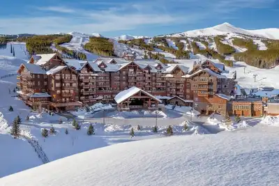 Image de One Ski Hill | Location de luxe 3 chambres | Ski-In, Ski-Out | Des équipements incroyables