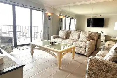Image de Activites Quotidiennes Gratuites! Spacieux condo de 3 chambres à coucher, 2 salles de bain situé au 9ème étage.