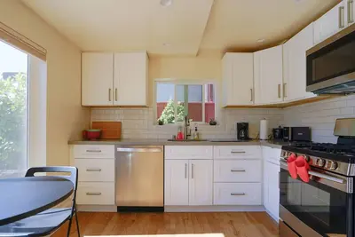 Image de ★ Nouveau et moderne | Marcher partout | Parking | Ace Emplacement ★ 2bd