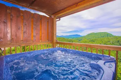 Image de Eagles Perch: vue spectaculaire, piscine du complexe, confortable, équipements de qualité, près de Dollywood et attractions!