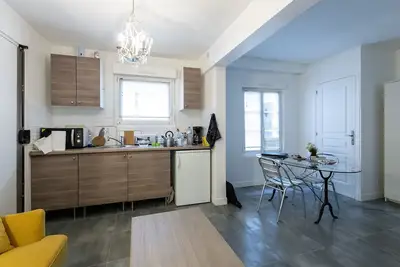 Image de Studio rénové, tout confort, au calme, centre ville, 10' à pied du château
