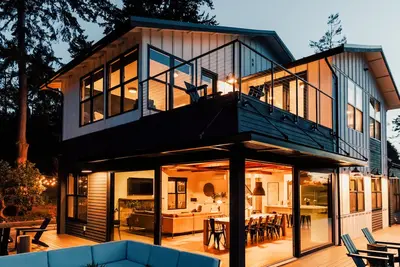 Image de Nouvelle Liste! Bord de l'eau de luxe, vue sur l'eau, maison w / cuisine complète, et WiFi!