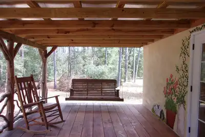 Image de Nouveau \"The Milk Barn\" cottage accueillant les animaux de compagnie sur une propriété à la campagne.