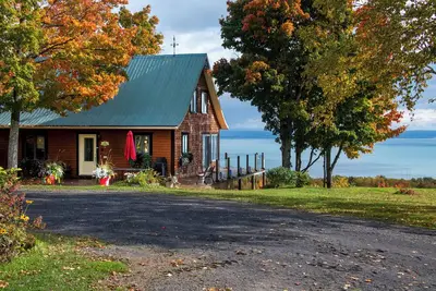 Image de Maison Canadienne, propriété 53 acres, vue sur le fleuve, 2km sentiers pédestres
