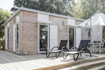 Image de Mobil home Premium 40m² (2 chambres) + Clim + Tv + terrasse panoramique + draps + serviettes 4 personnes