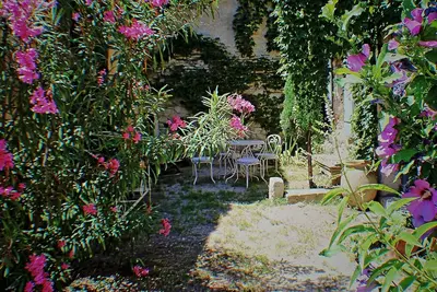 Image de Mas de village avec cour Ă 10 minutes d'Avignon 6 personnes
