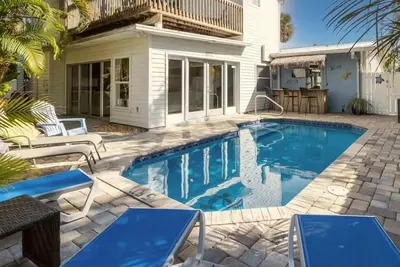 Image de Large Beach Home 5 maisons de la plage. Piscine Chauffe Inclus!