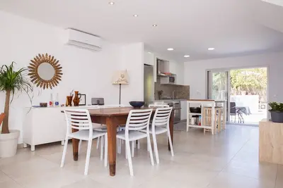 Image de Maison Neuve Sur La Plage Avec Piscine, Wifi Et Climatisation