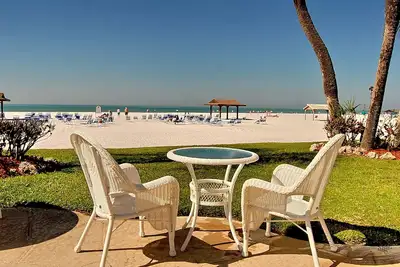 Image de Nouvelle rénovation. 4 Br Beachfront Villa - Directement sur la plage classée n ° 1, Siesta Key