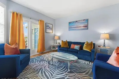 Image de 1er ÉTAGE * 2bed / 2bath * À Pied De La Plage * Wi / Fi * Pet Friendly