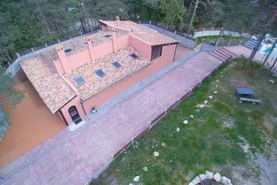 Image de Romantic-HuntingLodge-en-Provence****.