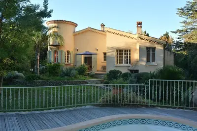 Image de Villa avec piscine pour 10 personnes. La Ciotat 100 m plage sable fin