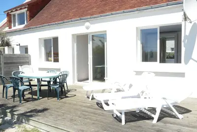 Image de Villa 'Les Mouettes', à 50 mètres de la mer seulement, 6 couchages, 2 douches