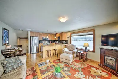 Image de Nouveau! Condo Sandpoint niché sur le lac Pend Oreille!