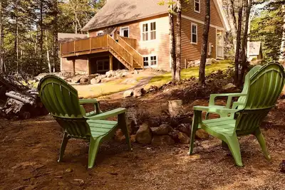Image de Accès aux sentiers de vélo de montagne! Maison spacieuse avec bain à remous!